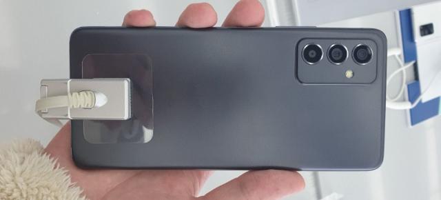 Samsung Galaxy Quantum2 (aka Galaxy A82 5G) apare în noi fotografii înainte de lansarea de pe 23 aprilie; Are ecran curbat