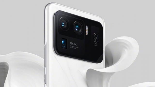 <b>Xiaomi Mi 11 Ultra folosește un display de Mi Band 5 drept ecran secundar pe spate</b>La sfârșitul lunii martie Xiaomi a organizat un mega-eveniment în cadrul căruia a lansat o mulțime de produse, a dezvăluit un nou logo și chiar și-a anunțat interesul cu privire la segmentul auto. Atunci a debutat Xiaomi Mi 11 Ultra, primul smartphone