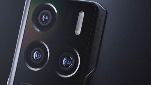 <b>Axon 30 Ultra va fi cel mai scump smartphone ZTE de până acum; Flagship-ul ar costa 1.200 de dolari</b>Pe data de 15 aprilie avem notat în calendar și evenimentul ZTE în cadrul căreia compania chineză va lansa telefoanele Axon 30 Pro și Axon 30 Ultra. Am aflat multe detalii despre aceste noi terminale în ultimele săptămâni