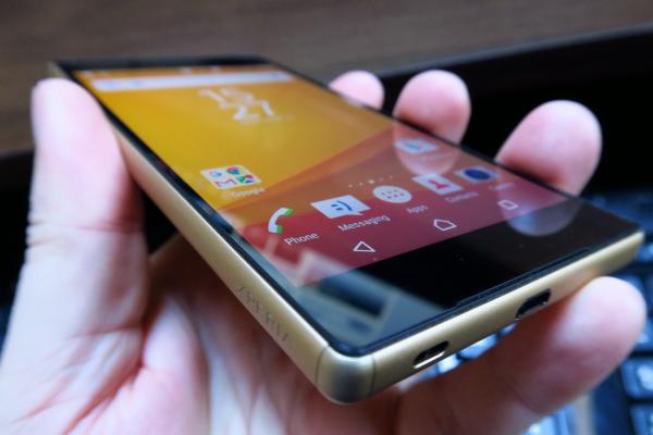 Sony Xperia Z5, design compact şi elegant, dar tăios