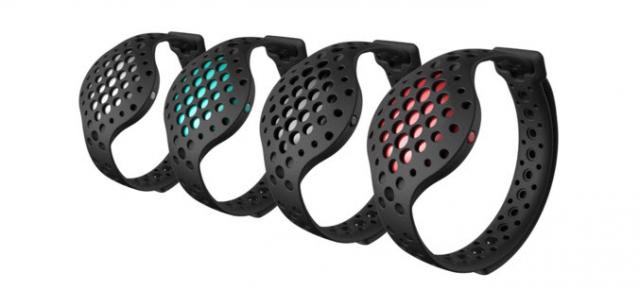 MOOV NOW este o brățară fitness cu design inedit și ghidare vocală pentru sesiunile de antrenament; costă 359 lei la QuickMobile