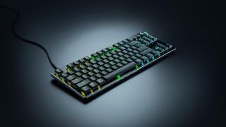 RAZER prezintă Huntsman V3 Pro Low-Profile Tenkeyless 8KHz, prima tastatură esports cu profil redus și switch-uri optice analogice din lume
