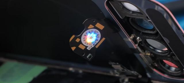 Disecția lui Pixel 11 Pro dezvăluie secretul din spatele HiLight: Un inel format din 8 LED-uri RGB, limitate de Google prin software