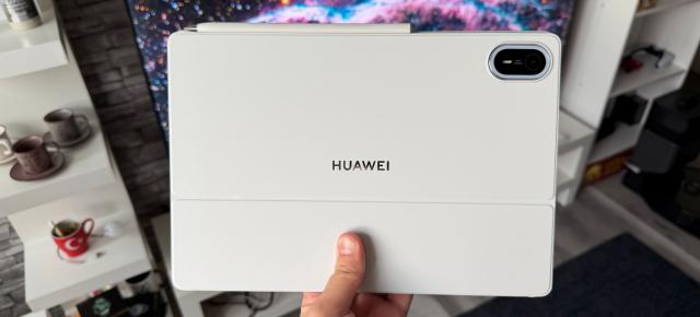 HUAWEI MatePad Air 2026: Cameră simplificată în spate, dar mult mai bună pentru selfie și apeluri video