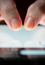 Vom păstra telefoanele la fel de mult ca frigiderele și televizoarele? Utilizatorii își schimbă telefoanele tot mai rar
