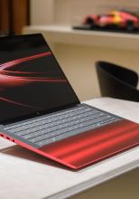 Un Ferrari pe birou: HP lansează un laptop spectaculos în ediție limitată, cu design inspirat de supercarurile italiene