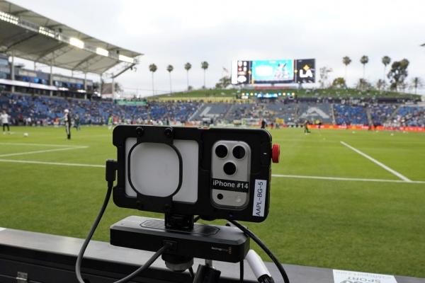 iPhone 17 Pro Max ajunge pe terenul de fotbal