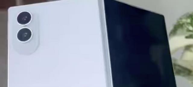 Macheta lui Galaxy Z Fold Wide ne face să ne punem întrebări despre noul format Samsung