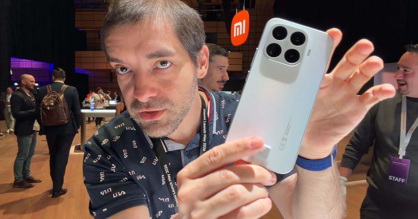 Xiaomi 17T Video hands-on din Viena: Setup foto LEICA cu zoom optic 5x + baterie de 6500 mAh într-un corp compact