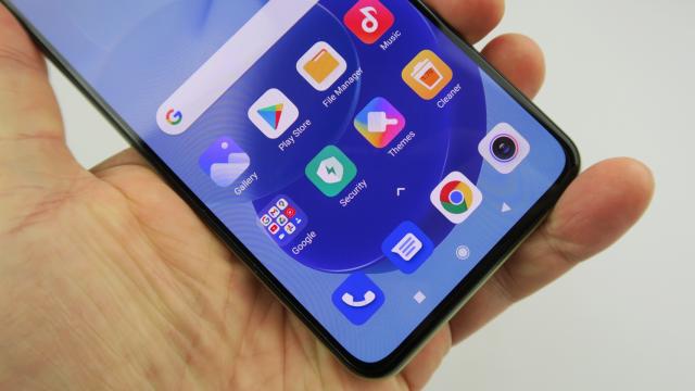 <b>Xiaomi Mi 11 Lite 5G: OS, UI, aplicaţii cu deja clasicul MIUI 12 în centru, acum extra securizat</b>Xiaomi Mi 11 Lite 5G ne oferă aceeaşi experienţă software văzută şi pe Xiaomi Mi 11 Ultra recent. E vorba despre MIUI 12 şi Android 11 aici. Nu a venit încă MIUI 12.5, dar e o chestiune de zile, maxim săptămâni cred eu. Să începem cu securitatea