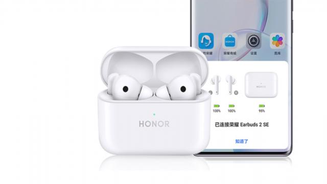 <b>Honor prezintă Earbuds 2 SE: căşti TWS cu ANC şi 10 ore de autonomie</b>Honor a prezentat 3 telefoane pe 16 iunie, care au readus Google Mobile Services pe seria sa de smartphone-uri, iar pe lângă seria Honor 50 a sosit şi o pereche de căşti. E vorba despre Honor Earbuds 2 SE, pe care le detaliem mai jos, la nivel de dotări