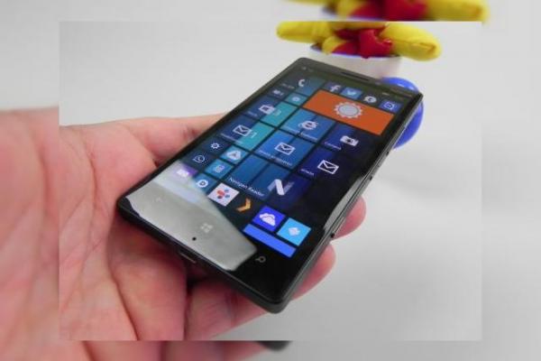 Nokia Lumia 930 review: "cărămida premium" cu acustică foarte bună și captură nocturnă excelentă lovește concurența (Video)