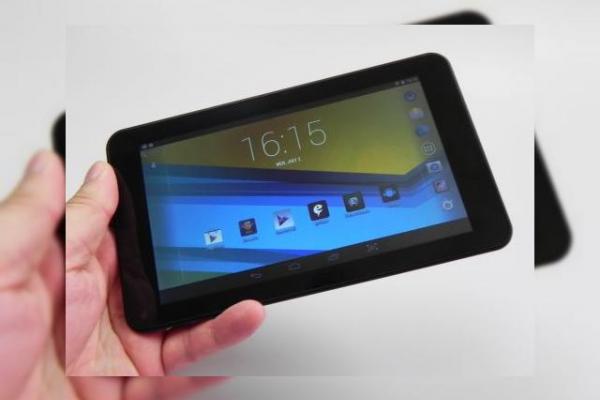 UTOK i700 review: se aude mai bine decât se vede, dar cu siguranță se mișcă bine (Video)