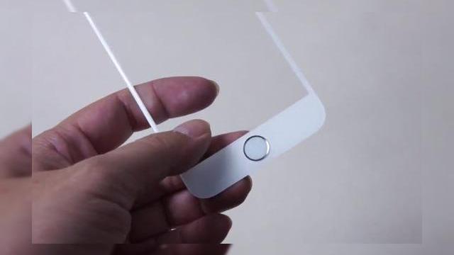 <b>Panoul din sticlă de safir de pe iPhone 6 supus la un test de rezistență/flexibilitate (Video)</b>Ecranul din sticlă de safir de pe iPhone 6 ar putea fi arma secrete a celor de la Apple în cucerirea pieței smartphone-rilor. Fabrica specializată pe astfel de display-uri are o producție impresionantă în ultima vreme, iar bloggerul Sonny Dickson a...