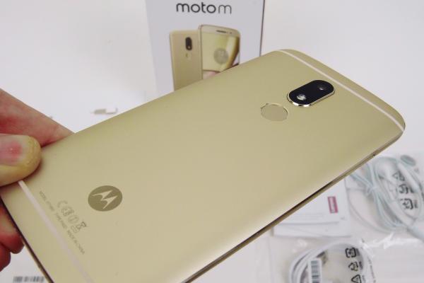 Motorola Moto M Unboxing: midrange high-end-ul care nu e nici Moto G, nici E şi nici Z, care are ceva influenţe Lenovo