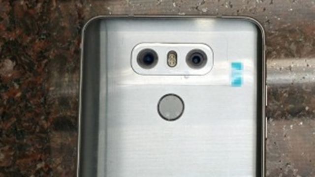 <b>O nouă fotografie reală cu LG G6 își face apariția online; avem parte de tehnologia Always-on Display</b>Ne-a mai rămas aproximativ o săptămână de așteptare până la debutul lui LG G6, terminal care va trece la o diagonală de 5.7 inch și care urmează a opta pentru un procesor Snapdragon 821. Astăzi vedem handset-ul într-o nouă fotografie reale ce scoate la 