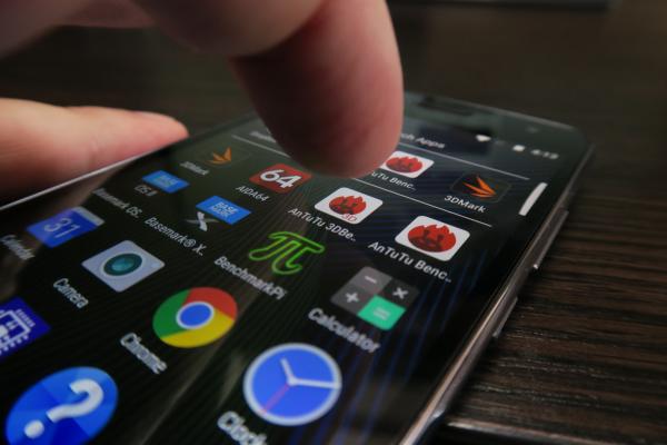 Motorola Moto G5 Plus: Benchmark-uri cu câteva surprize, toate plăcute