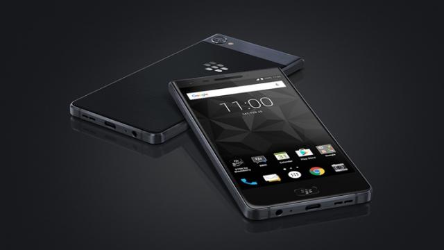 <b>BlackBerry Motion deja la precomandă pe QuickMobile! Telefon cu 4 GB RAM și dotări mid-range</b>Anunțat oficial cu doar câteva zile în urmă iată că smartphone-ul BlackBerry Motion debutează deja la precomandă pe plan local via QuickMobile.ro. Așa cum ați aflat din articolul nostru, telefonul de față este unul cu display tactil și aduce la bord