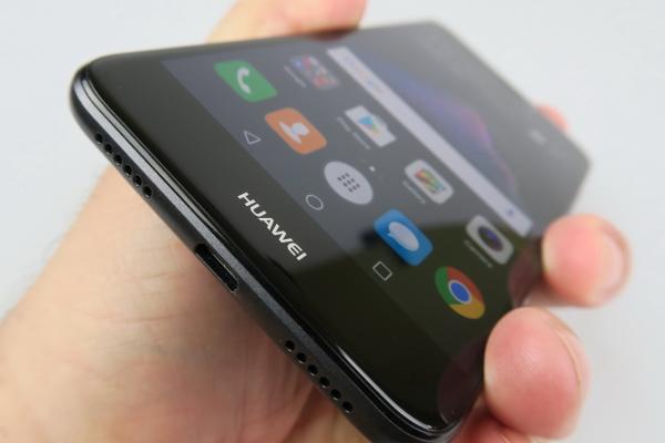 Huawei P9 Lite (2017): Design inspirat din Honor 8, foarte lucios