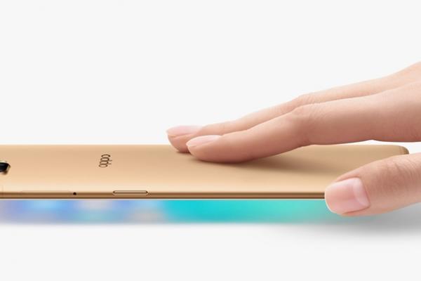 Oppo R11 este primul smartphone cu procesor Snapdragon 660; mai primim o cameră duală cu zoom optic și sistemul de operare Android 7.1 Nougat (Video) 