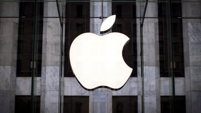 <b>Detalii despre noile produse Apple sunt dezvăluite de insideri Foxconn; iPhone 8, Siri Speaker și ochelari AR!</b>Înainte de conferința keynote din cadrul WWDC 2017 din această seară iată că apar vești referitoare la produsele pe care Apple le pregătește pentru debut în acest an. Veștile vin din partea unor insideri Foxconn ce au folosit platforma Reddit pentru