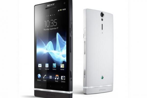 Sony Xperia S, acum și pe argintiu Închis, preferăm Xperia SL