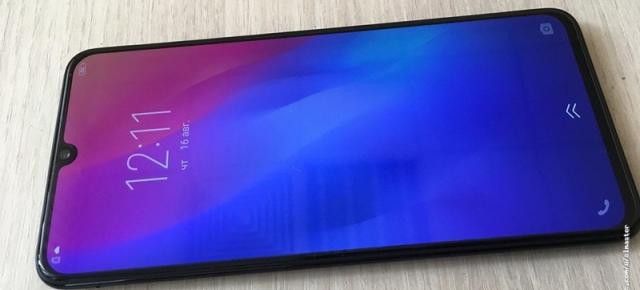 Vivo V11 ni se prezintă în detaliu prin intermediul unor fotografii reale; Vine cu decupaj circular în ecran