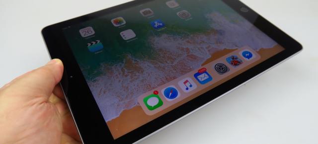 Apple iPad 9.7 (2018): Display de calitate, chiar şi nelaminat