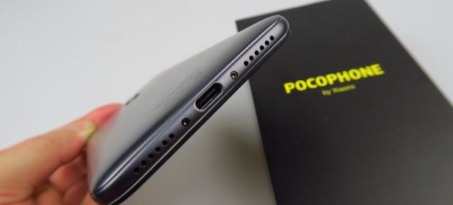 Xiaomi Pocophone F1: Difuzoare stereo, din care unul e cam inutil