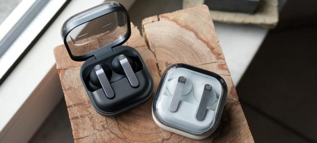 Samsung pregătește niște Galaxy Buds complet diferite; Buds On se agață de ureche și renunță la designul clasic in-ear