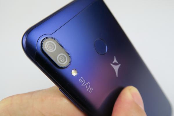 Allview Soul X5 Style: Design unibody (geeky) cu difuzor spate, plăcut privirii