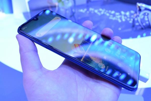 MWC 2019: ZTE Blade V10 Vita - Prezentare hands-on cu un telefon de buget cu un procesor inedit (Video)