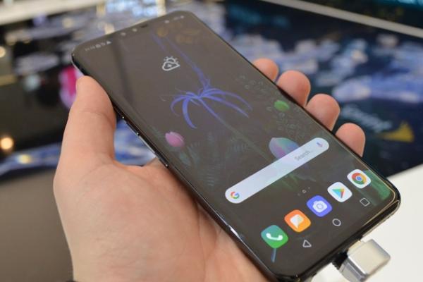 MWC 2019: LG V50 ThinQ - Prezentare hands-on a primului telefon LG cu 5G la bord (Video)