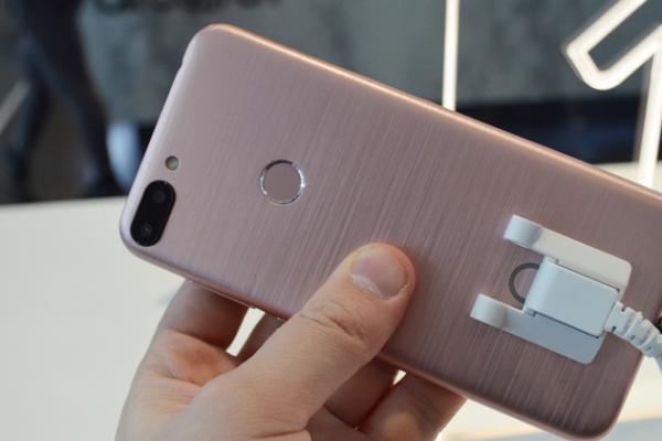 MWC 2019: Alcatel 1S - Prezentare hands-on a telefonului de buget cu cameră duală, procesor Spreadtrum (Video)