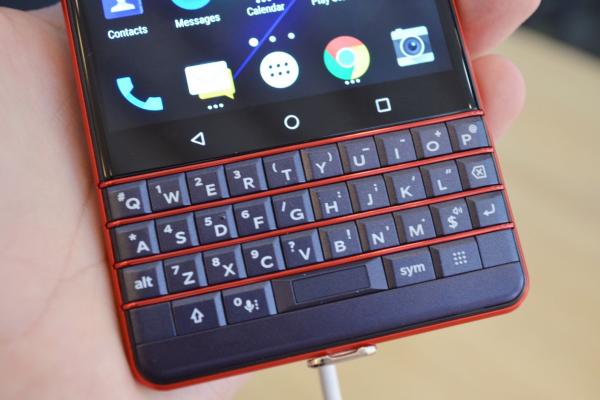 BlackBerry Key2 Red - Fotografii hands-on