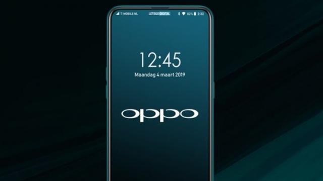 <b>Oppo brevetează un smartphone cu display secundar retractabil în spatele căruia va ascunde camera selfie</b>La ora actuală producătorii din lumea smartphone caută tot felul de soluții prin care să scape de decupajele din ecran și a obține un ecran complet edge-to-edge. Abia ce am descoperit puțin mai devreme că Essential lucrează la o tehnologie