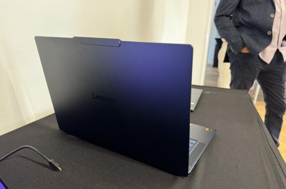 Lenovo a adus pe piața din România noul laptop Yoga Slim 7x: Lenovo-Yoga-Slim-7x_029.jpg