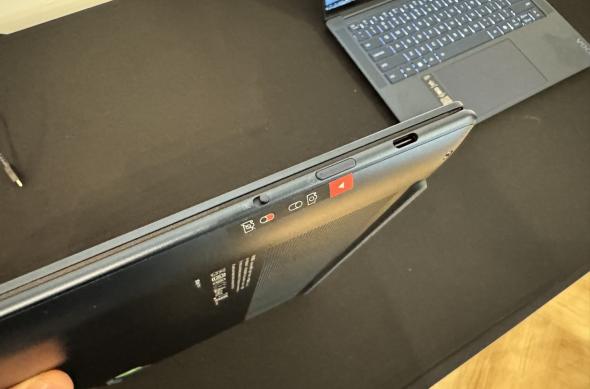 Lenovo a adus pe piața din România noul laptop Yoga Slim 7x: Lenovo-Yoga-Slim-7x_038.jpg