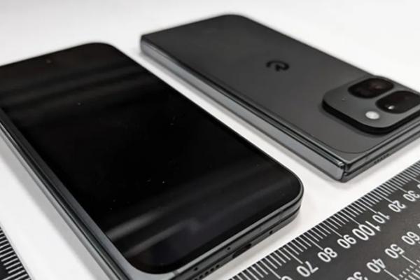Google Pixel 9 Pro Fold prezentat în fotografii reale direct de pe masa de certificare