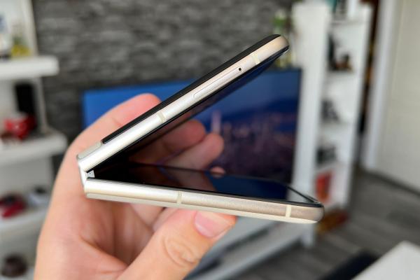 Motorola RAZR 50: Cum se traduce în benchmark-uri trecerea de la Snapdragon pe RAZR 40 la MediaTek pe succesor? 
