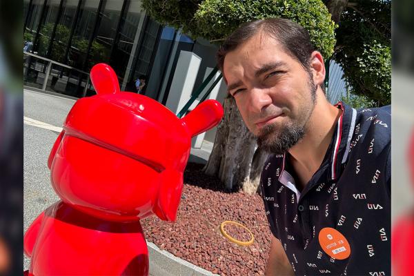 Alex în inima Xiaomi Beijing: Explorăm campusul gigantului tech (Video)