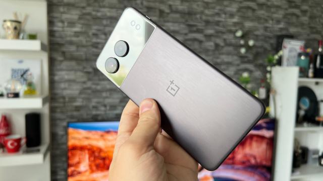<b>OnePlus Nord 4: Snapdragon 7+ Gen3 face legea la benchmark-uri în segmentul mid-range, scoruri aproape de flagship</b>Am ajuns iată și la benchmark-uri, iar ca reminder, pe OnePlus Nord 4 avem acum procesor Qualcomm după un Nord 3 echipat cu MediaTek Dimensity 9000 (4m), soluție din urmă mai aproape de segmentul flagship. Aici găsim un 