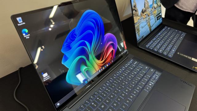 <b>Lenovo Yoga Slim 7x lansat în România; Performanțe de top cu procesor Snapdragon X Elite și AI Microsoft Copilot</b>Lenovo a adus pe piața din România noul laptop Yoga Slim 7x, un model inovator care îmbină puterea procesorului Snapdragon cu inteligența artificială Microsoft Copilot. Evenimentul de lansare a avut loc în Iași, unde colegul nostru Alex a realizat o..