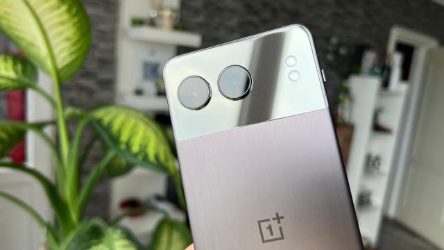 <b>Prima actualizare software livrată pe OnePlus Nord 4 aduce funcția AI Best Face și alte îmbunătățiri</b>Chiar în pragul finalizării recenziei text pentru OnePlus Nord 4 iată că vine și un prim update, dar nu în timp util pentru a testa noile funcții. Vorbim despre actualizarea OxygenOS 14.1 (CPH2661_14.1.0.320(EX01)) care urcă la 6.25 GB