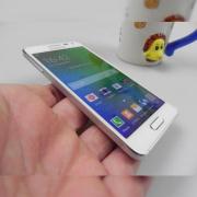 Samsung Galaxy Alpha Review: "terminatorul" Samsung trece la metale ușoare, are și aspecte nefinisate (Video)