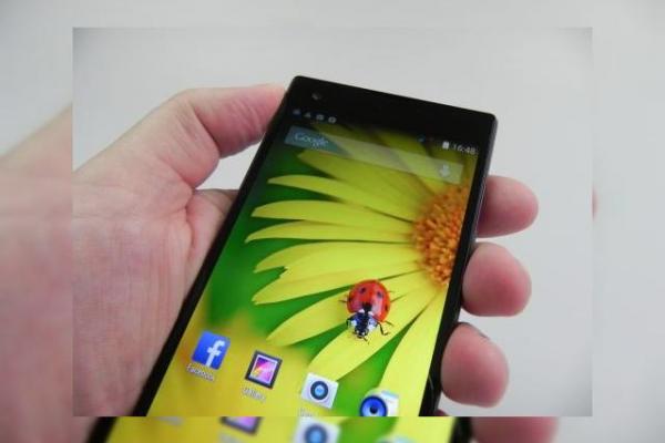 Allview X2 Twin Review + Concurs: dublă fațetă de sticlă, ecran bun, camera lui Nexus 5 (Video)