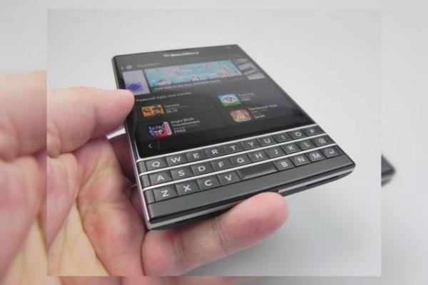 BlackBerry Passport review: murele nu trebuie să fie neapărat acre! (Video)