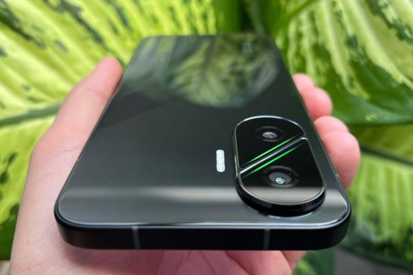 POCO F7 Unboxing: telefon midrange de gaming undercover sub 2000 lei, cu CPU în premieră