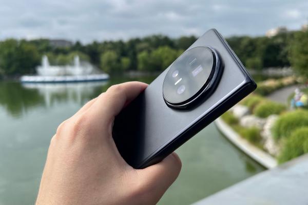 Honor Magic V5: Camera de flagship adusă pe pliabil, cu ditamai periscopul pentru zoom, mod Harcourt