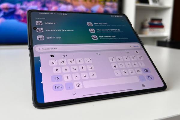 Honor Magic V5: Display-uri care nu renunță la stylus, mari, luminoase și prietenoase cu ochii tăi